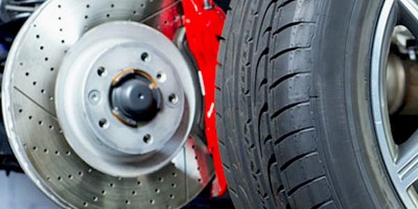 Ein Bild eines Reifens neben einer Radnabe